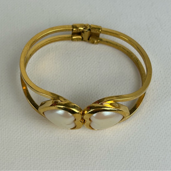 Avon - VTG - Gold Tone Cuff Clamper Faux Pearl Double Heart Open Bracelet - Picture 1 of 8